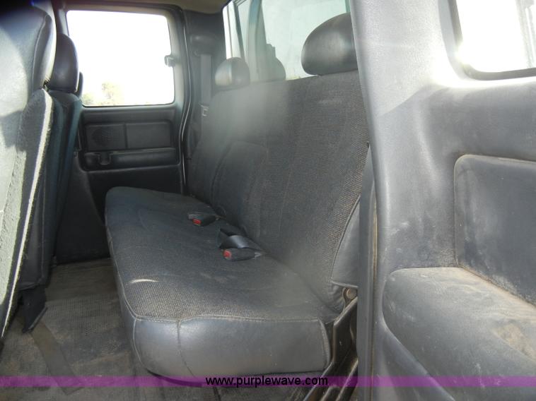 image for item D4836 2001 Chevrolet Silverado 2500HD Extended Cab pickup truck