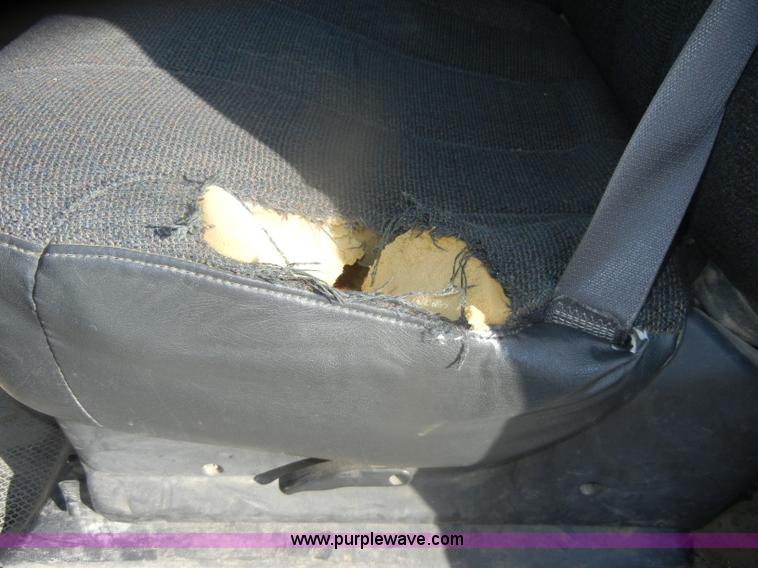 image for item D4836 2001 Chevrolet Silverado 2500HD Extended Cab pickup truck