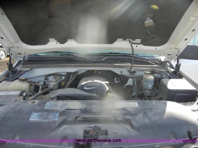 image for item D4836 2001 Chevrolet Silverado 2500HD Extended Cab pickup truck