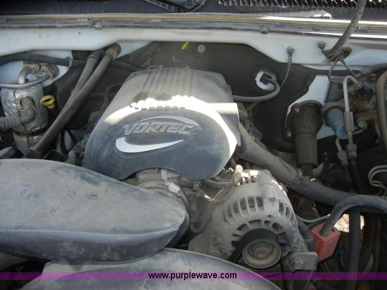 image for item D4836 2001 Chevrolet Silverado 2500HD Extended Cab pickup truck