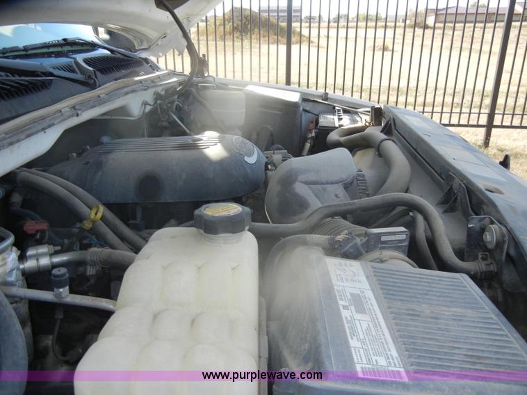 image for item D4836 2001 Chevrolet Silverado 2500HD Extended Cab pickup truck