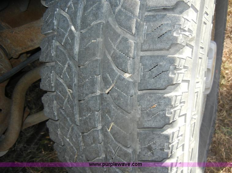 image for item D4836 2001 Chevrolet Silverado 2500HD Extended Cab pickup truck