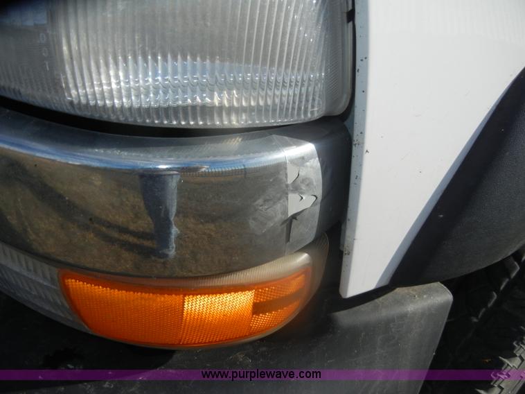 image for item D4836 2001 Chevrolet Silverado 2500HD Extended Cab pickup truck