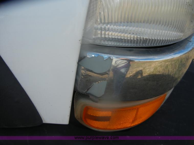 image for item D4836 2001 Chevrolet Silverado 2500HD Extended Cab pickup truck