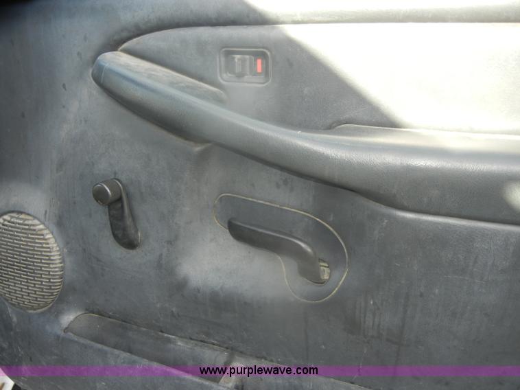 image for item D4836 2001 Chevrolet Silverado 2500HD Extended Cab pickup truck