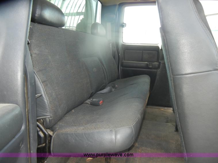 image for item D4836 2001 Chevrolet Silverado 2500HD Extended Cab pickup truck