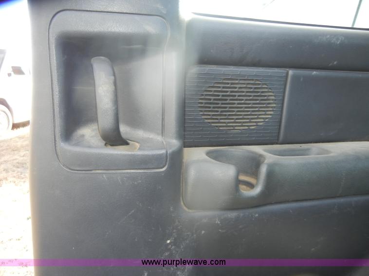 image for item D4836 2001 Chevrolet Silverado 2500HD Extended Cab pickup truck