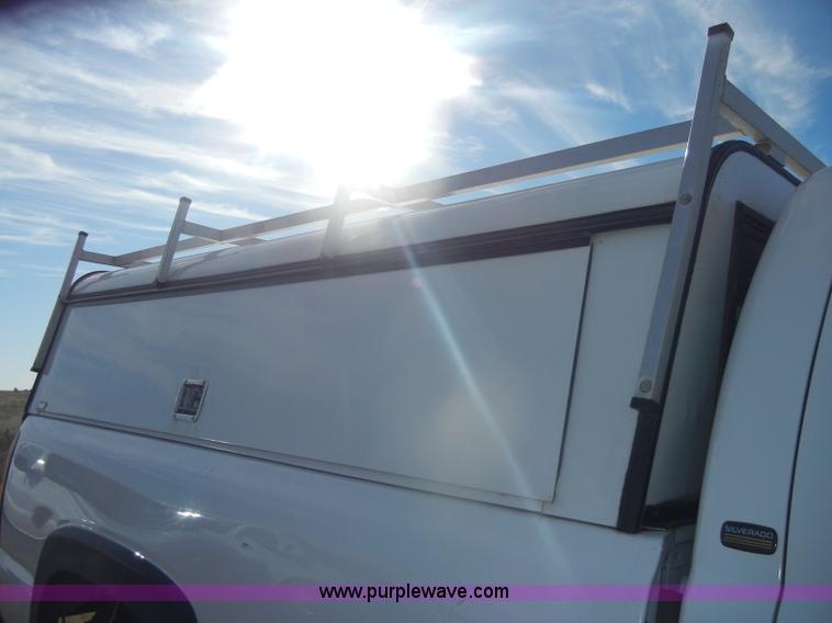 image for item D4836 2001 Chevrolet Silverado 2500HD Extended Cab pickup truck