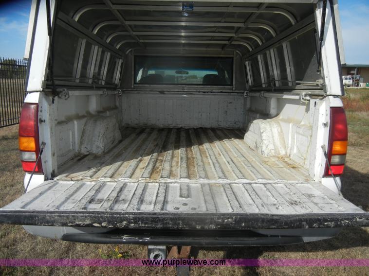 image for item D4836 2001 Chevrolet Silverado 2500HD Extended Cab pickup truck