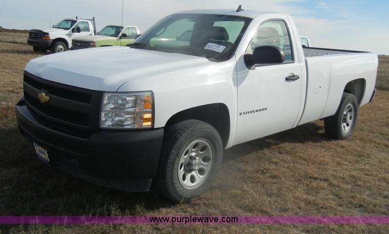 image for item D4837 2008 Chevrolet Silverado C1500 pickup truck