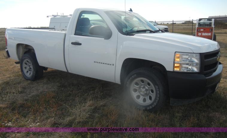image for item D4837 2008 Chevrolet Silverado C1500 pickup truck