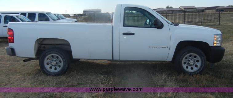 image for item D4837 2008 Chevrolet Silverado C1500 pickup truck