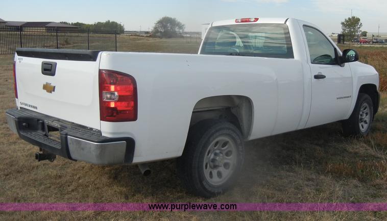 image for item D4837 2008 Chevrolet Silverado C1500 pickup truck