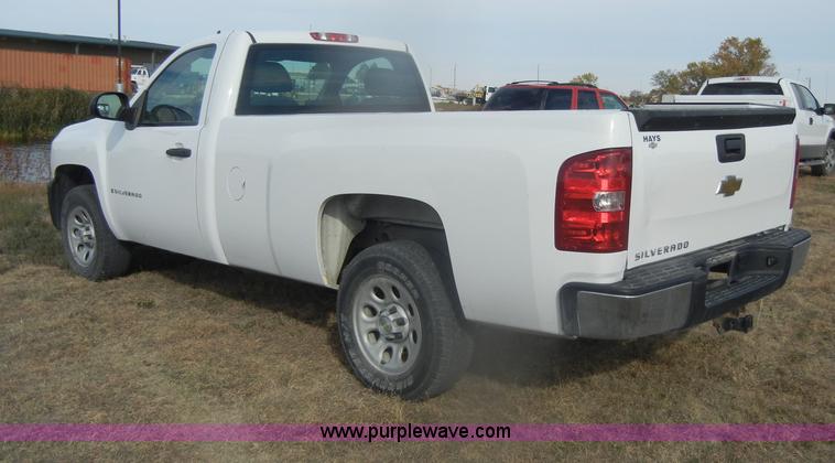 image for item D4837 2008 Chevrolet Silverado C1500 pickup truck