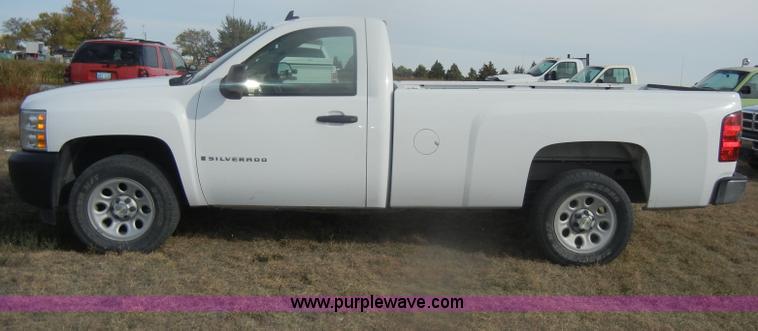 image for item D4837 2008 Chevrolet Silverado C1500 pickup truck
