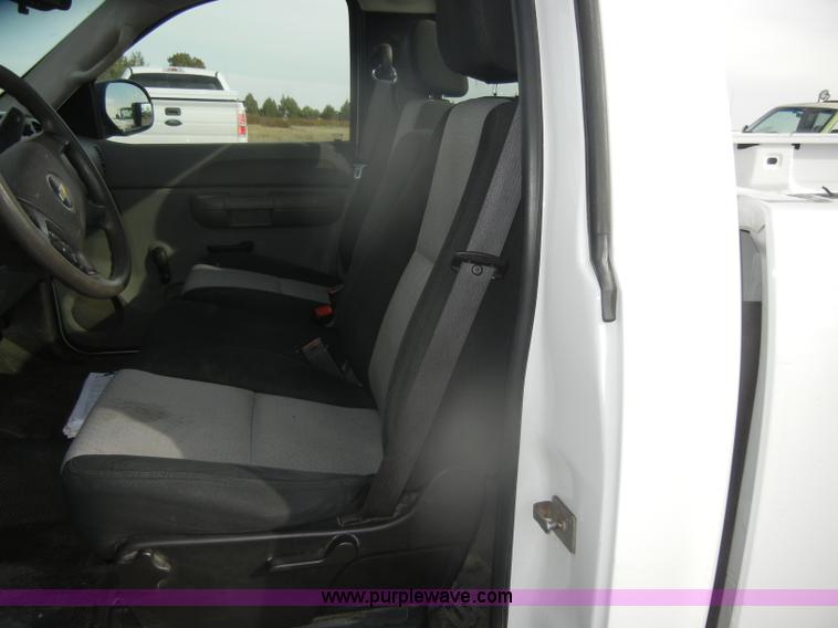 image for item D4837 2008 Chevrolet Silverado C1500 pickup truck