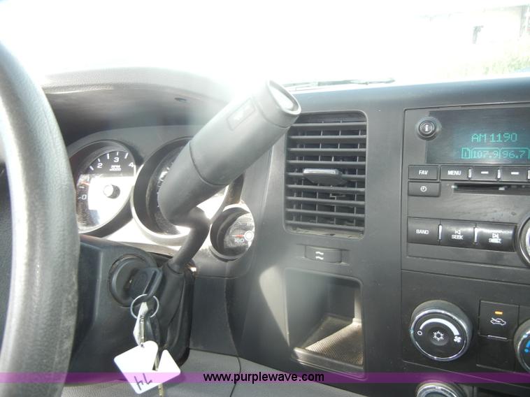 image for item D4837 2008 Chevrolet Silverado C1500 pickup truck
