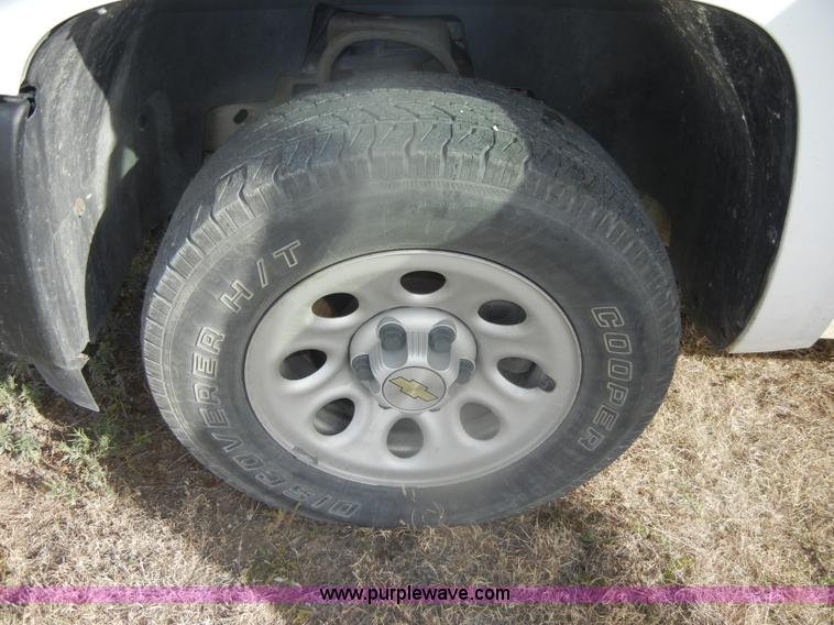 image for item D4837 2008 Chevrolet Silverado C1500 pickup truck