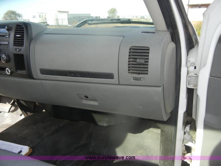 image for item D4837 2008 Chevrolet Silverado C1500 pickup truck