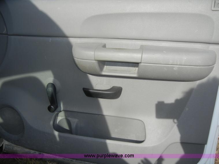 image for item D4837 2008 Chevrolet Silverado C1500 pickup truck