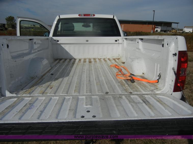 image for item D4837 2008 Chevrolet Silverado C1500 pickup truck