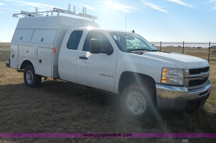 image for item D4839 2008 Chevrolet Silverado K2500HD Extended Cab pickup truck