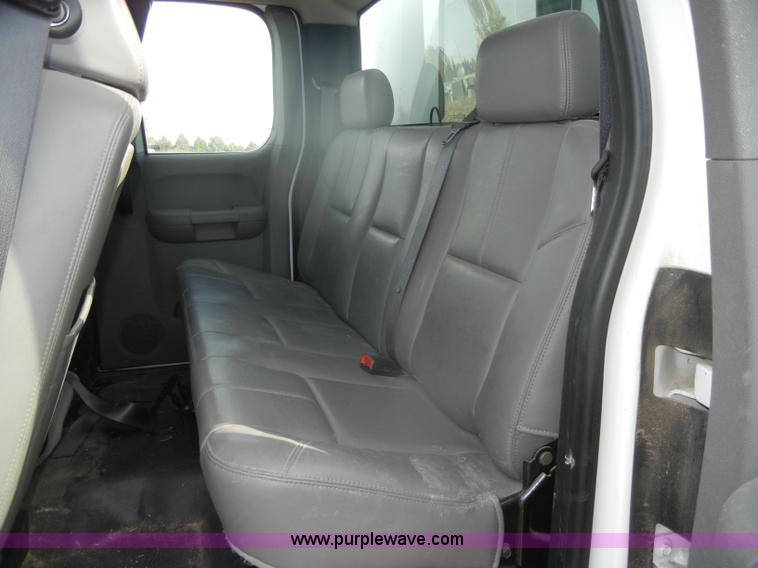 image for item D4839 2008 Chevrolet Silverado K2500HD Extended Cab pickup truck