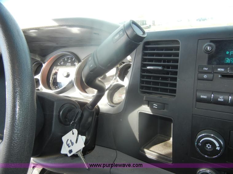 image for item D4839 2008 Chevrolet Silverado K2500HD Extended Cab pickup truck