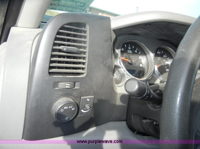 image for item D4839 2008 Chevrolet Silverado K2500HD Extended Cab pickup truck
