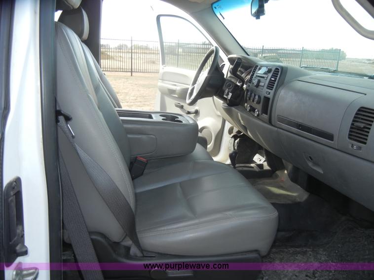 image for item D4839 2008 Chevrolet Silverado K2500HD Extended Cab pickup truck