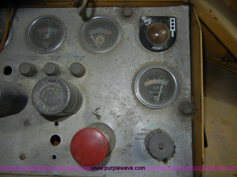 image for item D4929 1972 Caterpillar 966C wheel loader