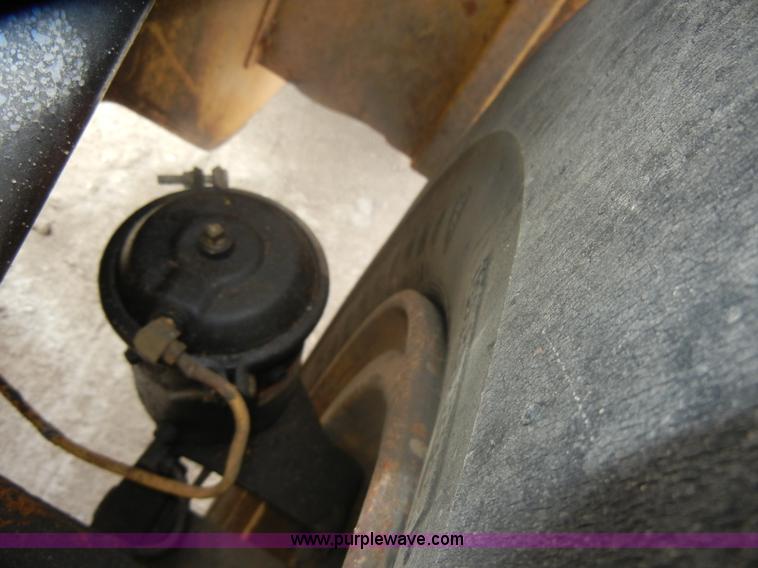 image for item D4929 1972 Caterpillar 966C wheel loader