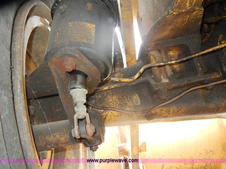 image for item D4929 1972 Caterpillar 966C wheel loader