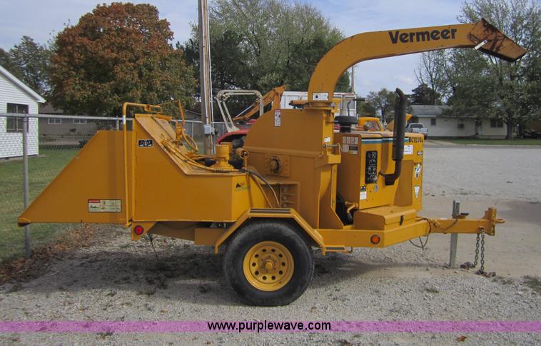 image for item D5710 2001 Vermeer BC1230A tree chipper