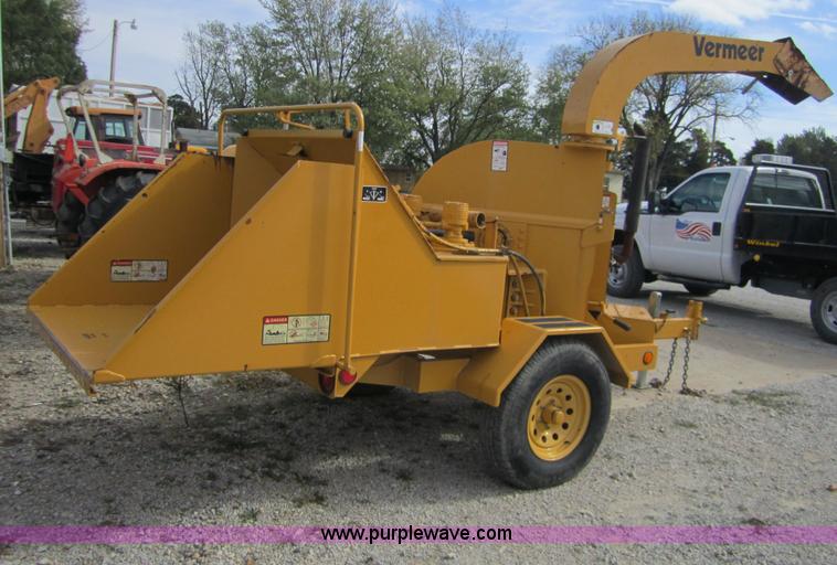 image for item D5710 2001 Vermeer BC1230A tree chipper