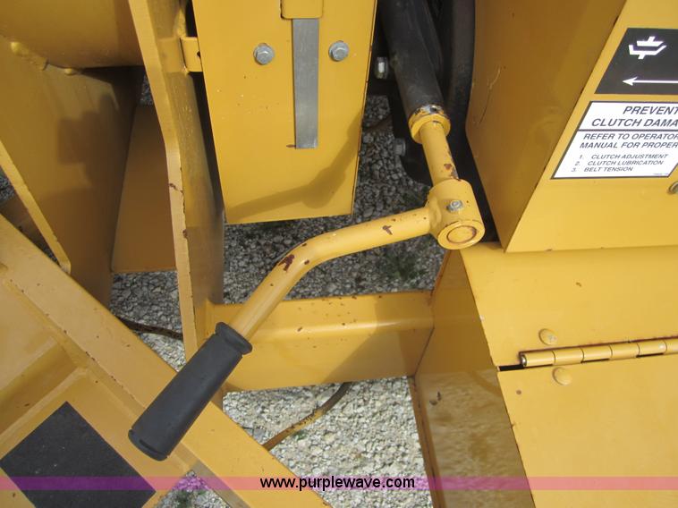 image for item D5710 2001 Vermeer BC1230A tree chipper