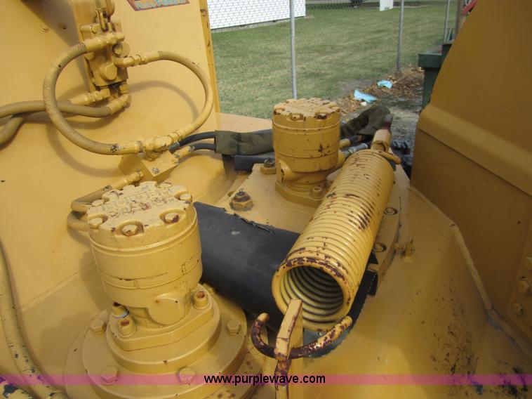 image for item D5710 2001 Vermeer BC1230A tree chipper