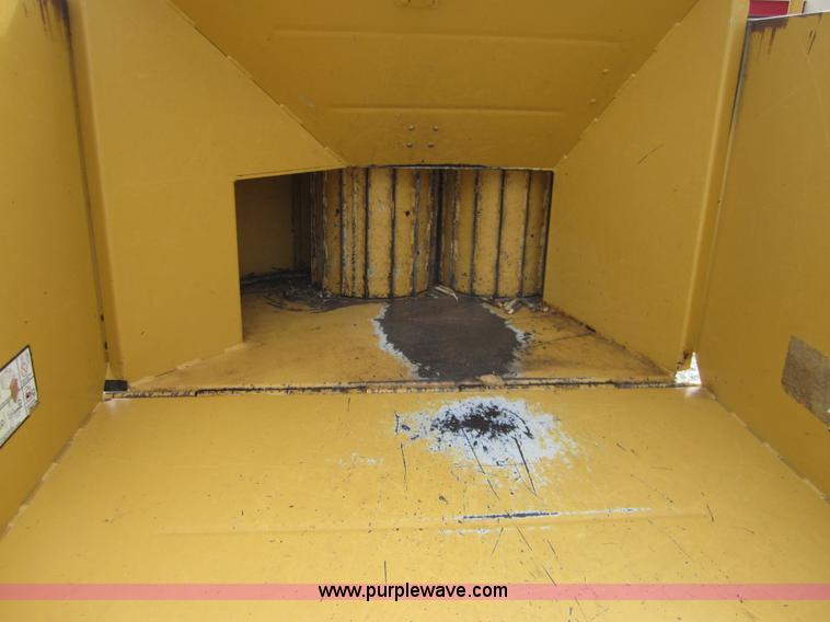 image for item D5710 2001 Vermeer BC1230A tree chipper