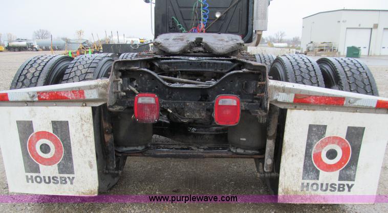 image for item D7001 2001 Mack CH613 semi truck