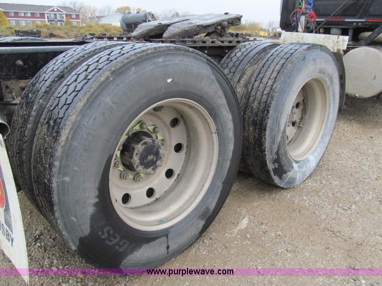 image for item D7001 2001 Mack CH613 semi truck