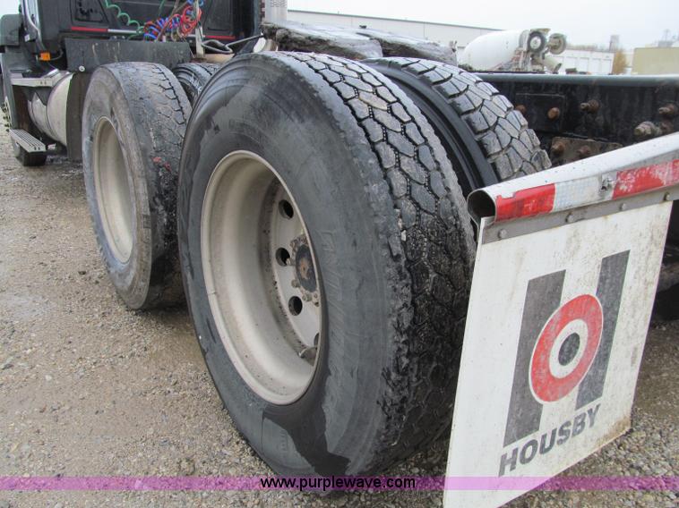 image for item D7001 2001 Mack CH613 semi truck