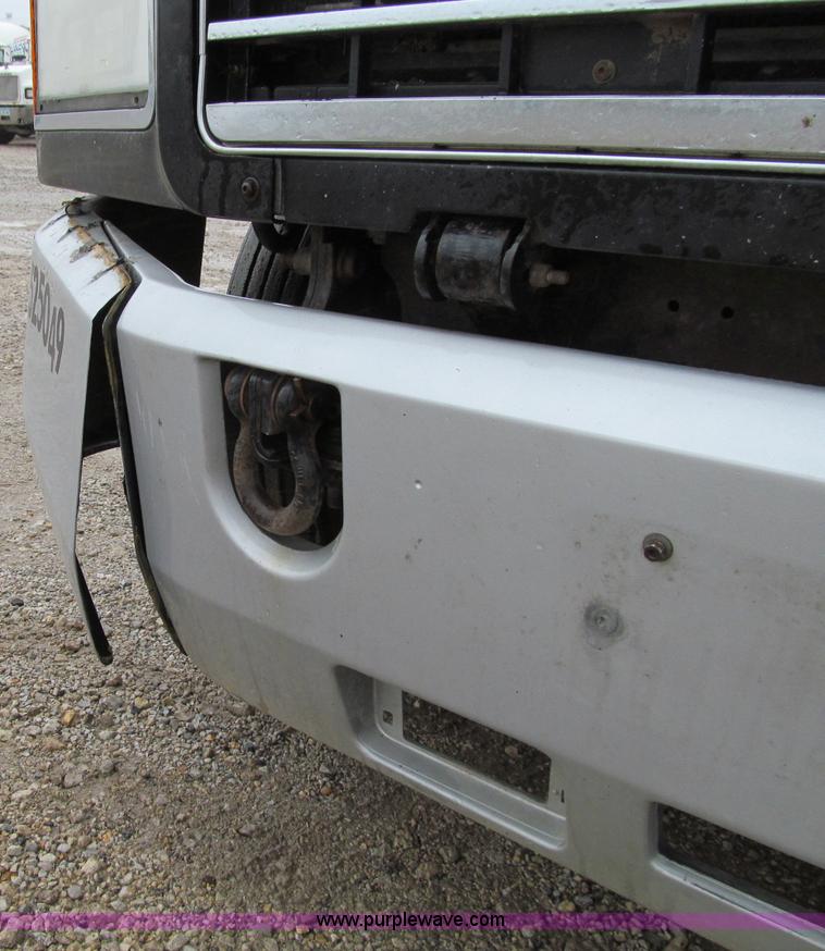 image for item D7001 2001 Mack CH613 semi truck