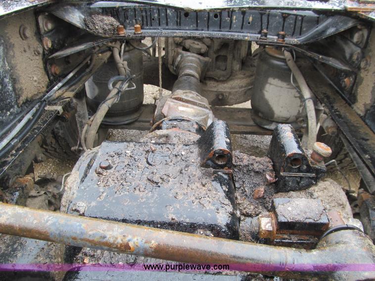 image for item D7001 2001 Mack CH613 semi truck