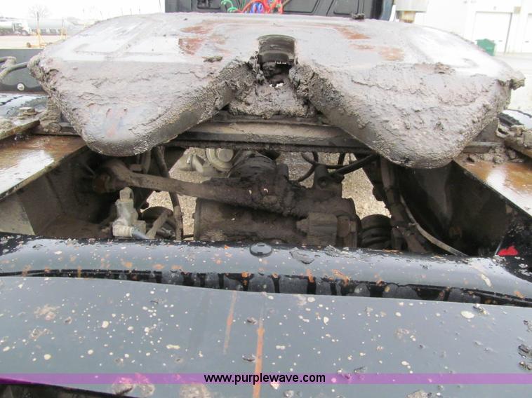 image for item D7001 2001 Mack CH613 semi truck