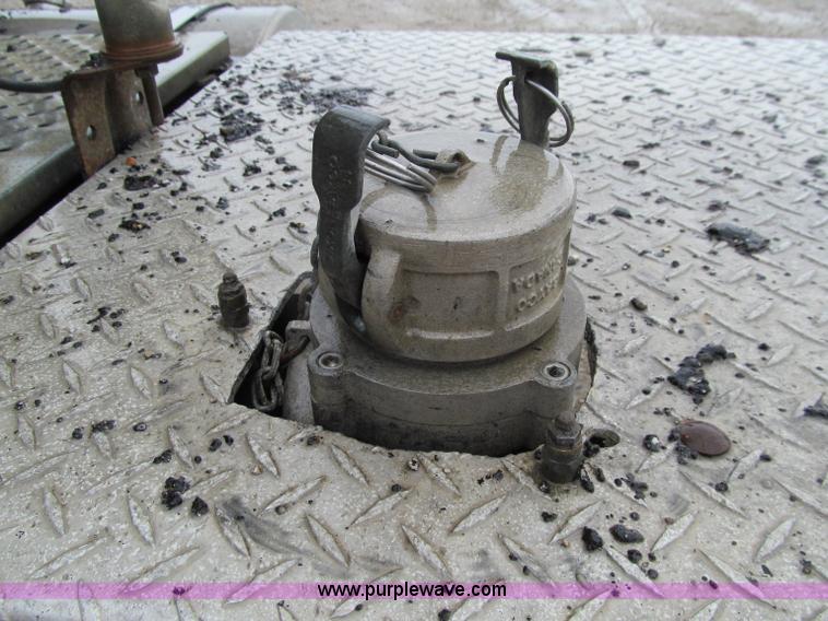 image for item D7001 2001 Mack CH613 semi truck