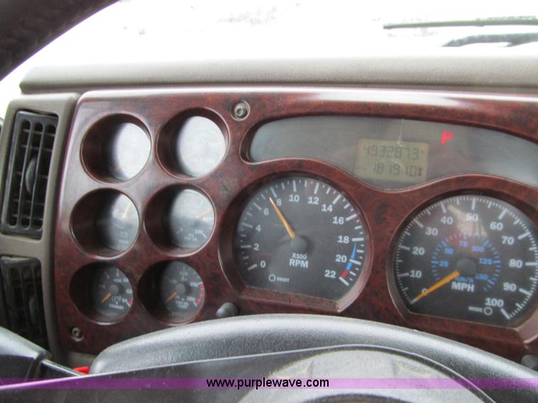 image for item D7001 2001 Mack CH613 semi truck