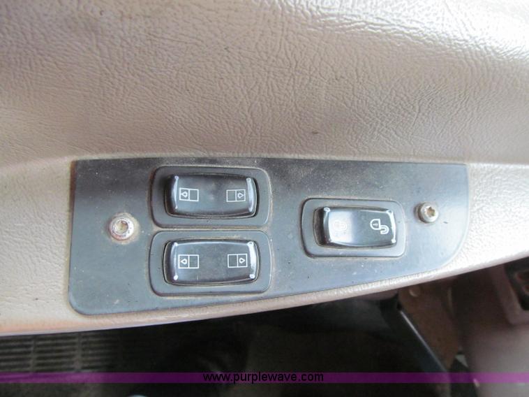 image for item D7001 2001 Mack CH613 semi truck