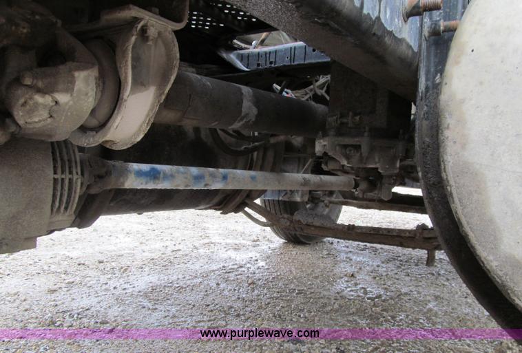 image for item D7001 2001 Mack CH613 semi truck