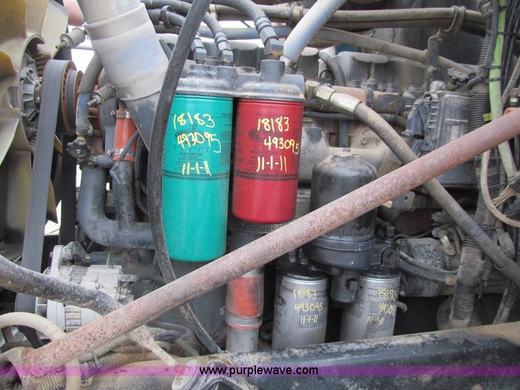 image for item D7001 2001 Mack CH613 semi truck