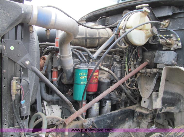 image for item D7001 2001 Mack CH613 semi truck